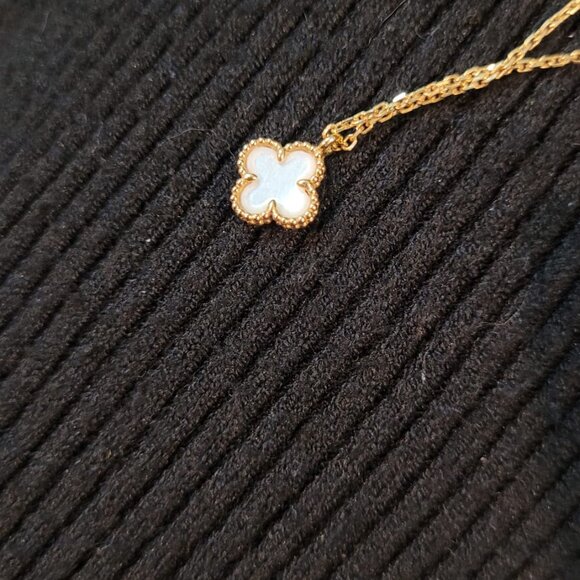 AUTHENTIC Van Cleef & Arpels Sweet Alhambra 18K Mother-of-Pearl Pendant Necklace - Picture 3 of 8